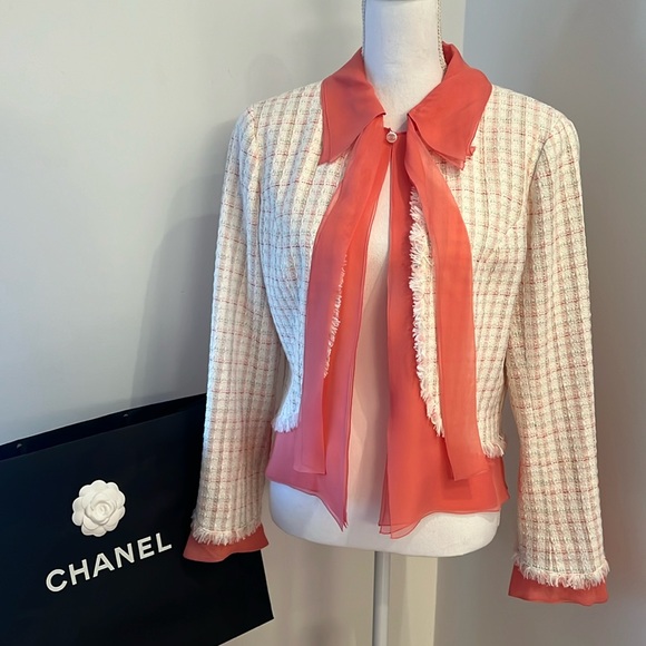 CHANEL cream Coral Jacket with Silk blouse like trim Shirt CC Cufflinks Size 44 - Picture 1 of 14